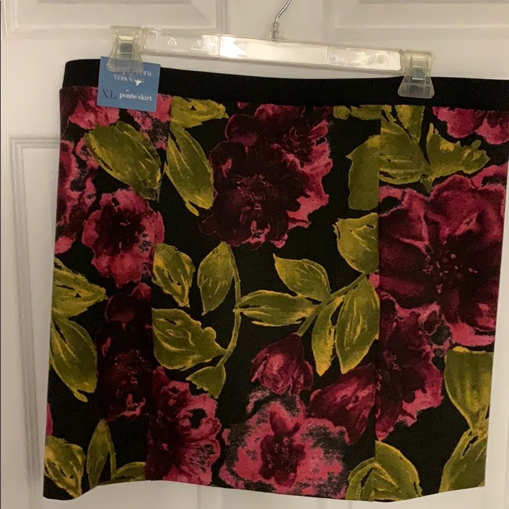 Simply Vera Wang ponte skirt..floral..NWT